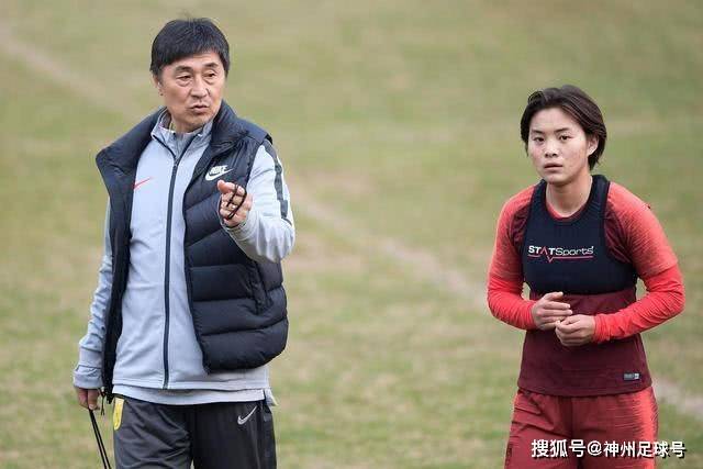 巴恩斯利引进23岁科特迪瓦前锋图雷，三年合约含续约选项