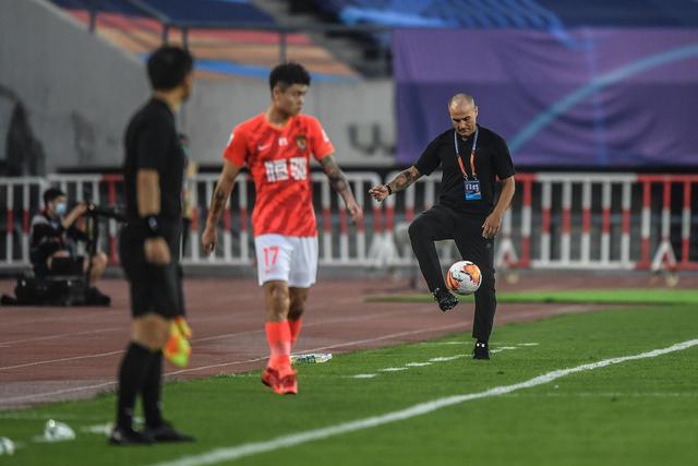 郭德纲演出违规修改红歌，主办方和场所被罚